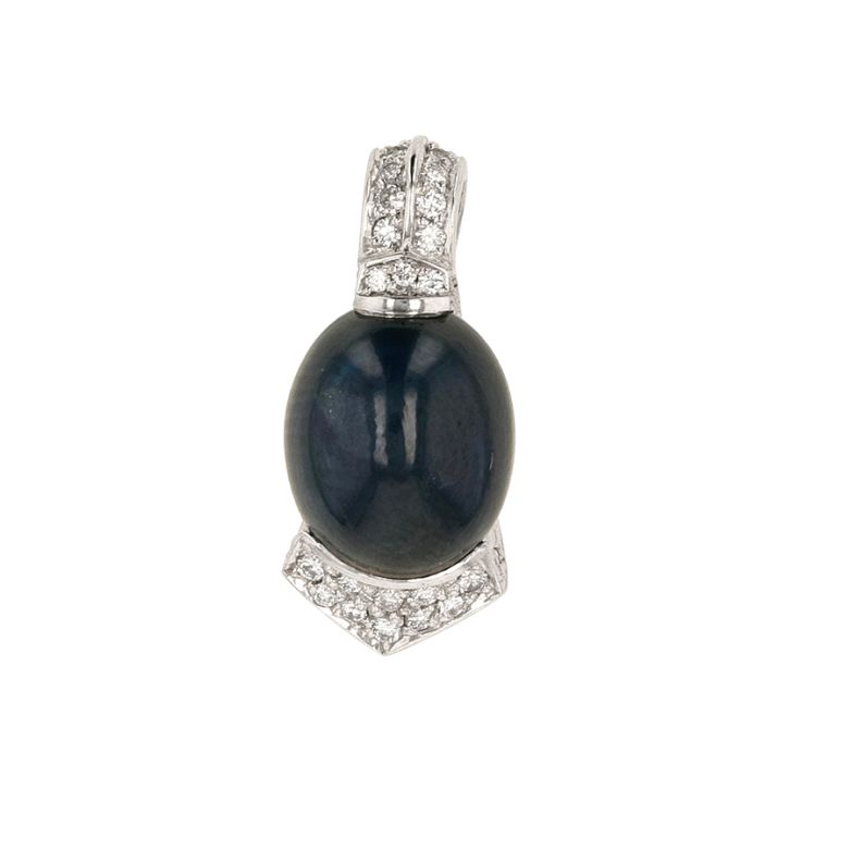 Pendentif saphir 2.20 carats et diamants 0.61 carat or blanc 7.45g Comme neuf -  reconditionné disponible sur Gemme Les Bijoux